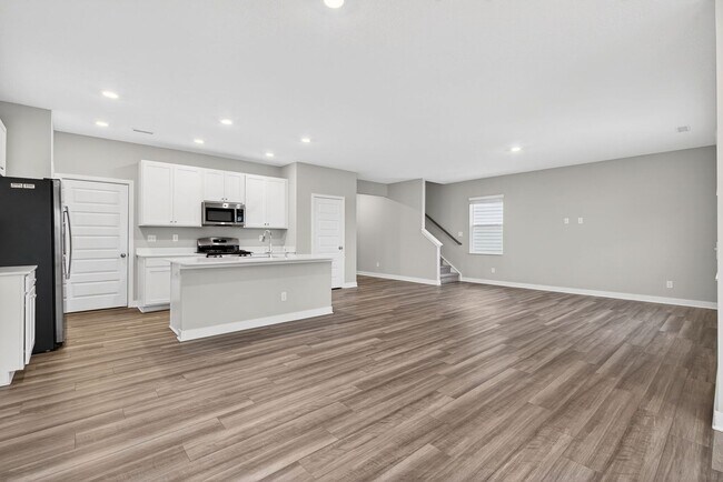 Building Photo - Welcome to this stunning 4-bedroom, 2.5-bathroom home located in the desirable Westfield, IN.