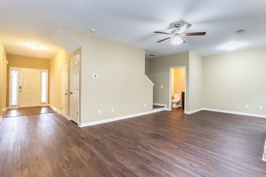 Building Photo - 118 Crescent Woode Way