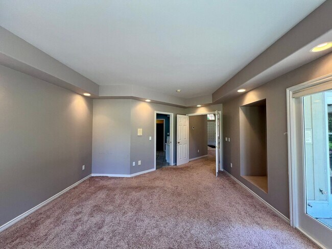 Building Photo - Beautiful 3-Bed 3-Bath home on Semiahmoo G...