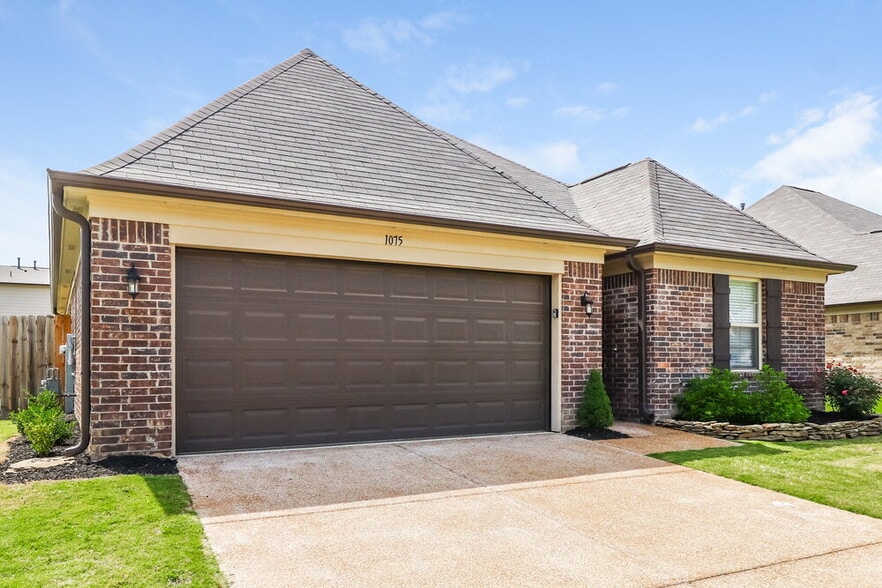 Building Photo - 1075 Carib Loop W
