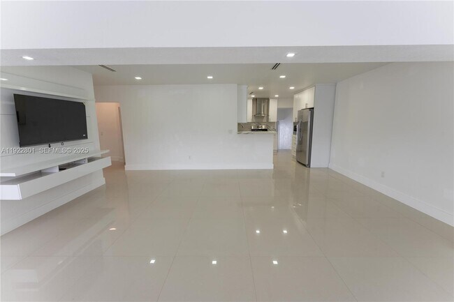 Building Photo - 230 E 56th St