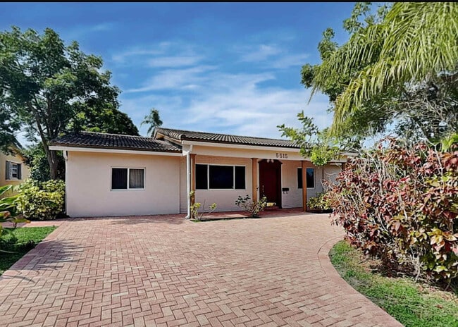 Building Photo - 5537 Primrose Ln