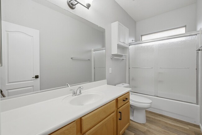 Building Photo - 851 S Fern Ct