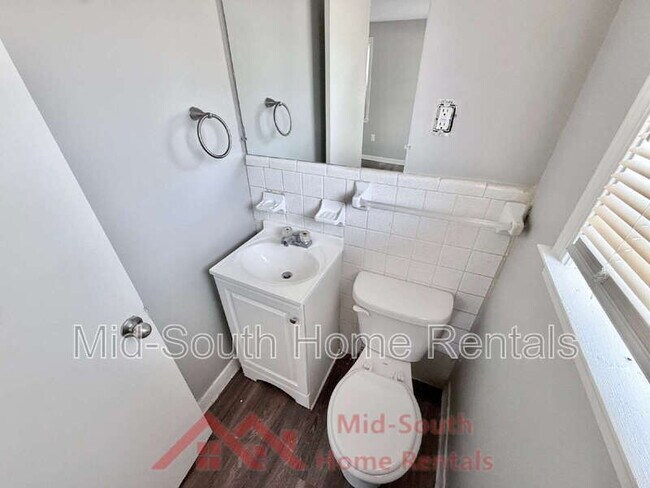 Building Photo - 1733 Gowan Dr