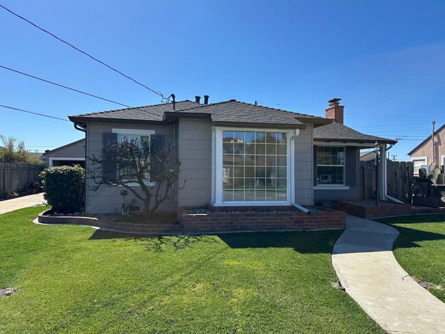 Primary Photo - Spacious Two Bedroom Home In North Salinas