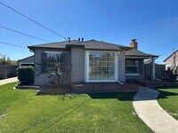 Building Photo - Spacious Two Bedroom Home In North Salinas