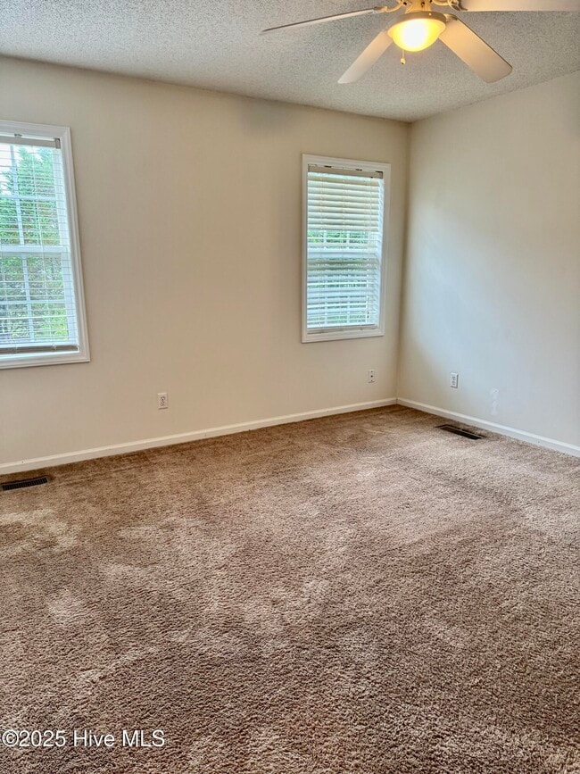 Building Photo - 3930 Sterling Pointe Dr