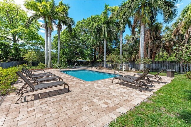 Building Photo - 2232 Bahia Vista St