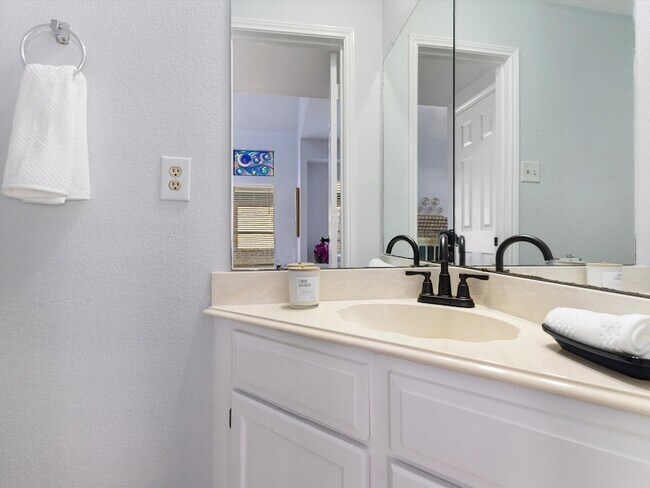 Building Photo - 2409 Baretta Dr