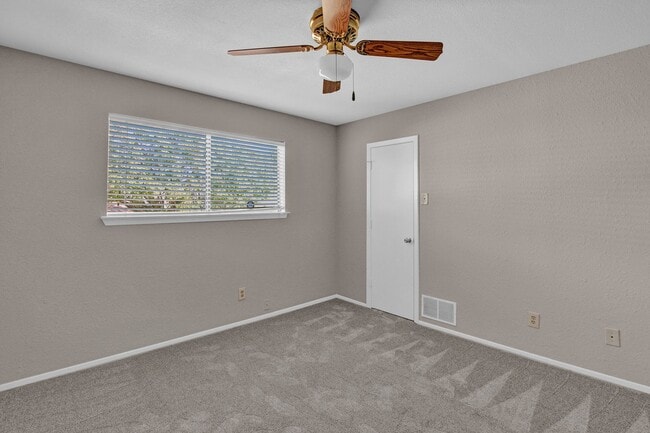 Building Photo - 7640 Kings Ridge Rd