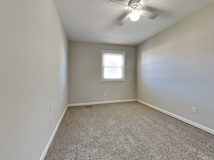 Building Photo - 657 Shore Dr