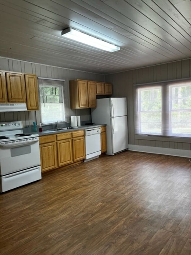Building Photo - 2 Bedroom 1 Bath House