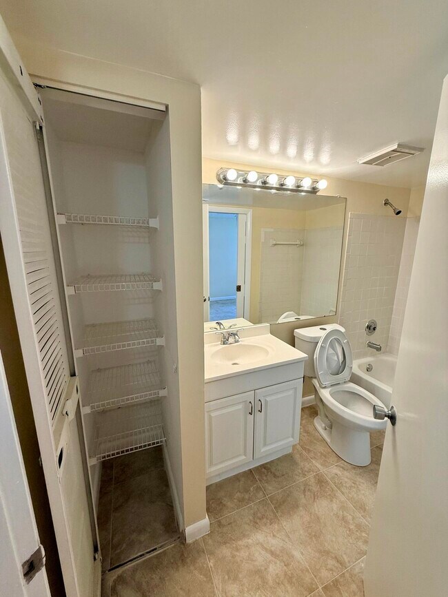 Building Photo - 1142 Coral Club Dr