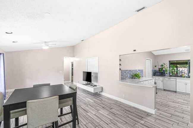 Building Photo - 5335 Havasu Ct