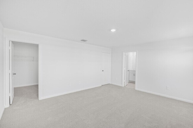 Building Photo - 587 Salisbury Cir