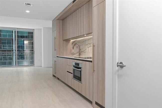 Building Photo - 77 SE 5th St