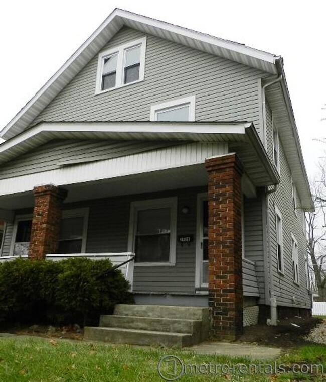 Building Photo - 2928-2930 Indianola Avenue