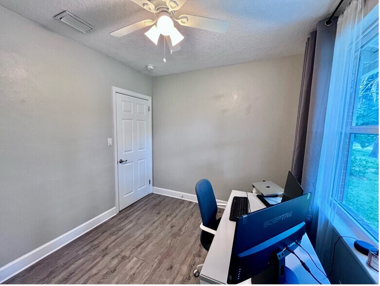 Building Photo - 4648 Cardinal Blvd