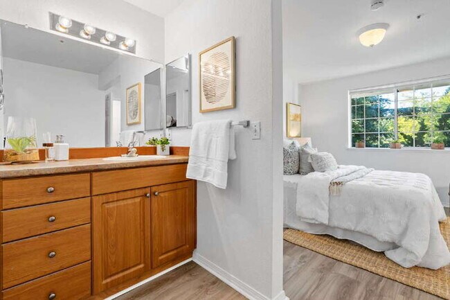 Building Photo - 19230 Forest Park Dr NE