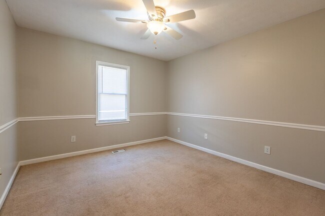 Building Photo - Primrose Walk