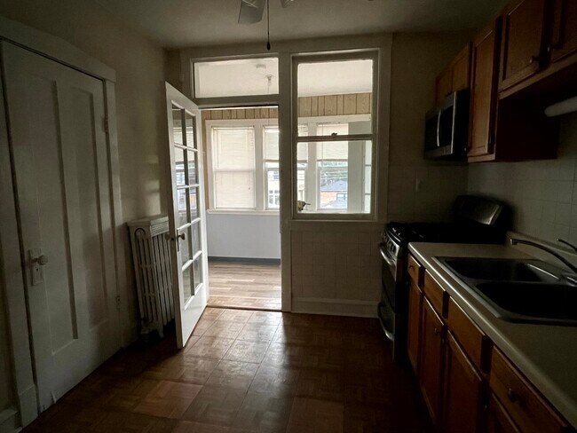 Building Photo - 4044 N Kilbourn Ave