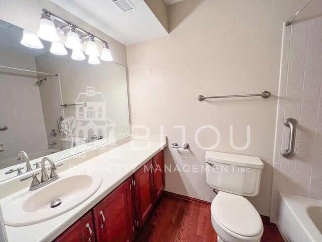 Building Photo - 844 Tenderfoot Hill Rd