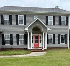 Building Photo - Welcome to Woodlands!