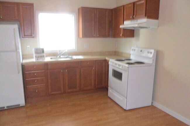 Building Photo - 848 Waverly St