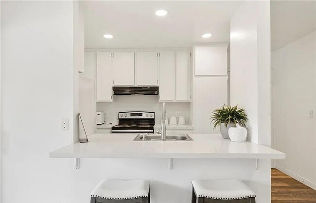 Building Photo - 262 Streamwood