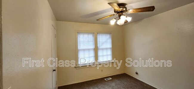 Building Photo - 2200 Hardin Dr