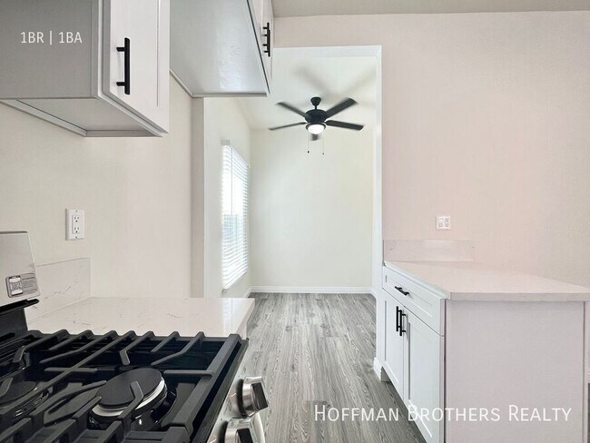 Building Photo - 404 N Coronado St