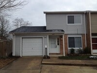 Building Photo - 3 Bedroom End Unit Townhome in Virginia Beach