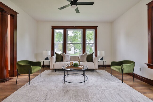 Building Photo - Newly Renovated Single Family Home