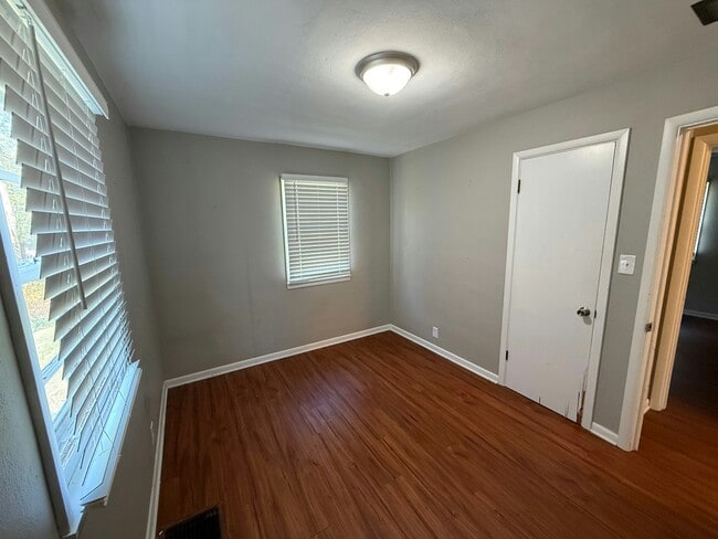 Building Photo - 1562 Reeves Rd