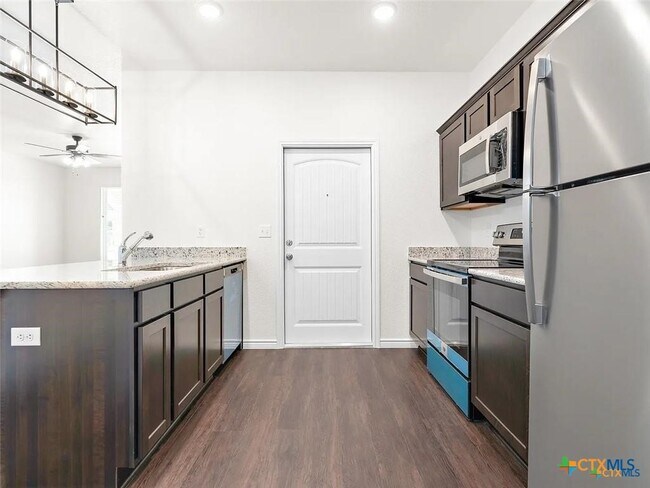 Building Photo - 5104 Rose Gdn Lp