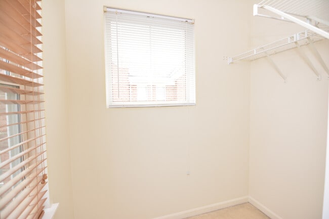 Building Photo - 4756 N Lamon Ave