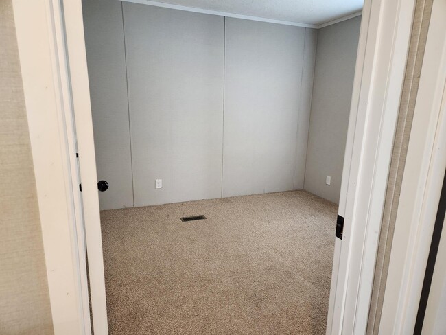 Building Photo - 210 Bobwhite Ln