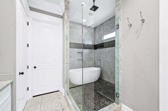 Building Photo - Stunning 4BE/3.5BA home in the heart of Gr...
