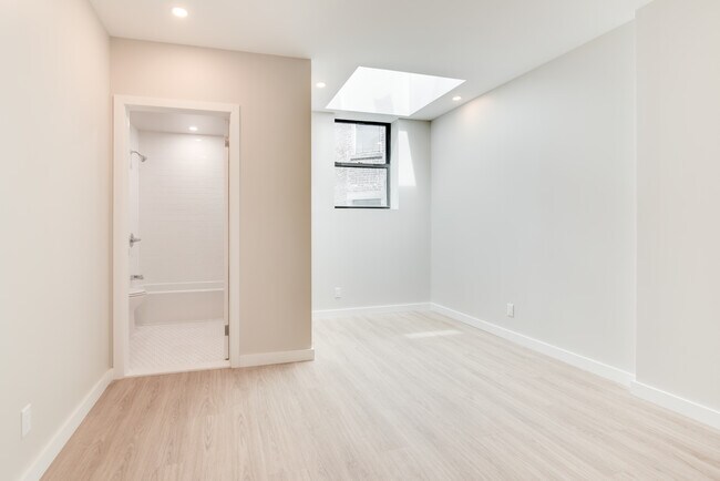 Building Photo - 179 Mott St