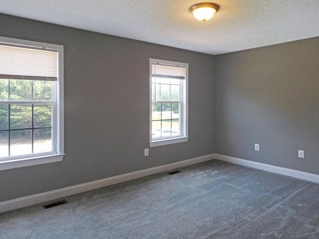 Building Photo - 46165 Kayak Ct