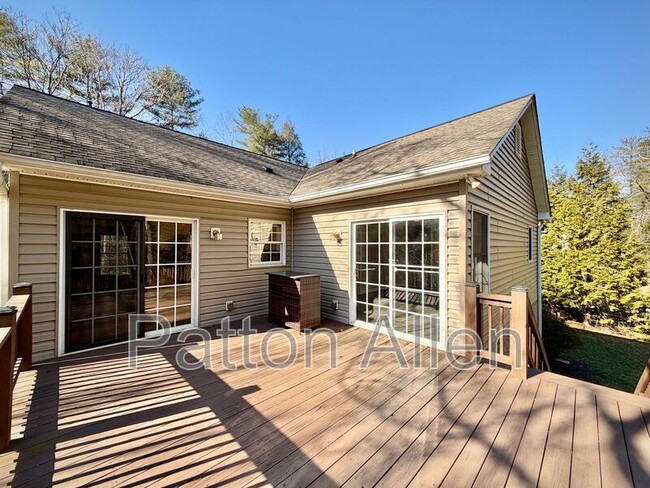 Building Photo - 689 New Haw Creek Rd