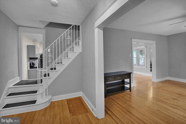 Building Photo - 23 Trebor Pl
