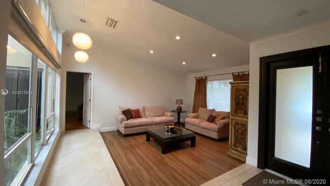 Building Photo - 13111 S Calusa Club Dr