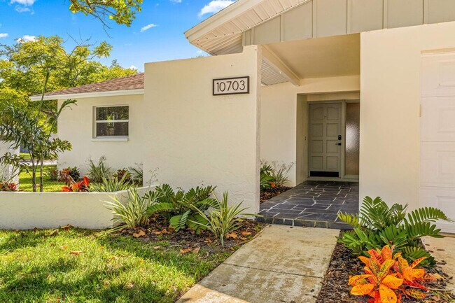 Building Photo - 10703 Del Prado Dr S