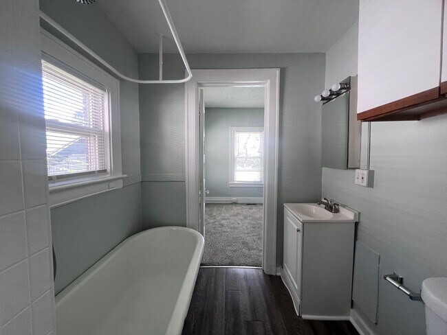 Building Photo - 1054 Ionia Ave SW