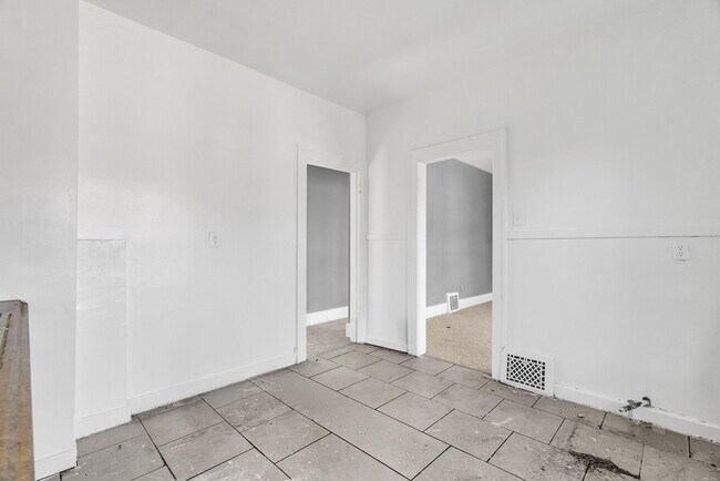 Building Photo - 5061 Dailey Ave