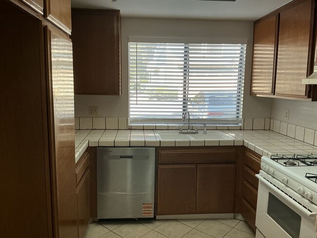 Building Photo - 3540 Toyon St