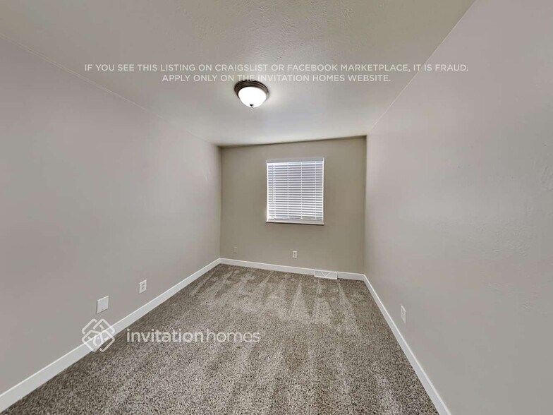 Building Photo - 10631 Queen St