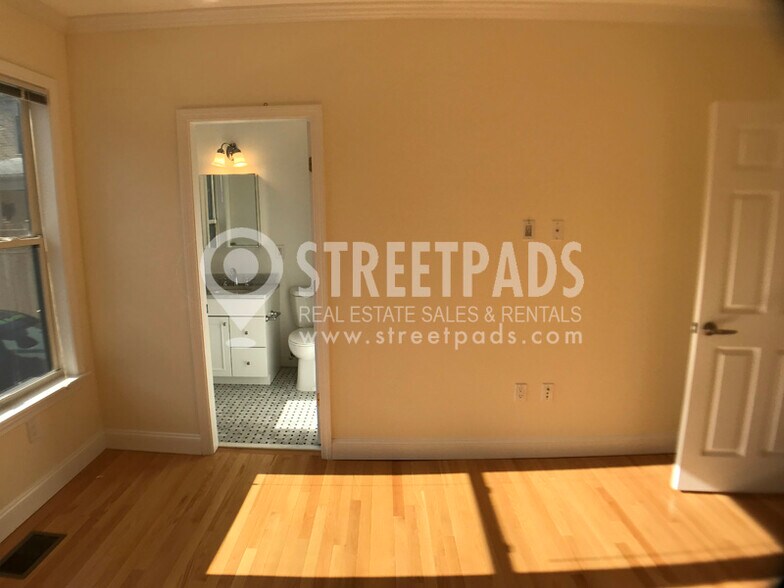 Building Photo - 15 Langdon St