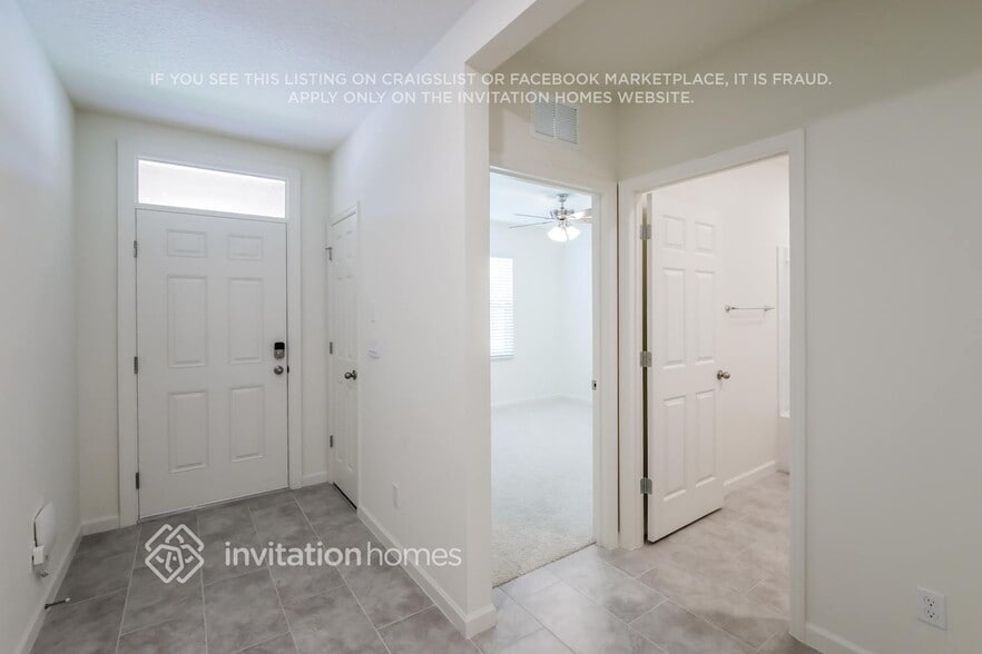 Building Photo - 9671 Seaspray Dr